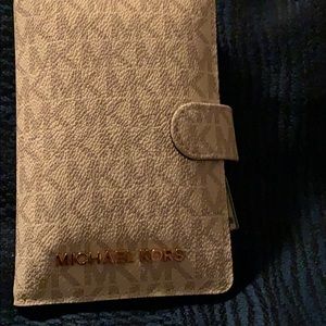 MK Michael Kors signature vanilla travel wallet